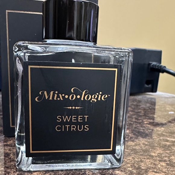 Mixologie Sweet Citrus Reed Diffuser with Black and Orange Design - Picture 2 of 4